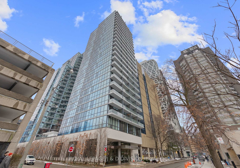 210-simcoe-street-toronto-ontario-c12680042