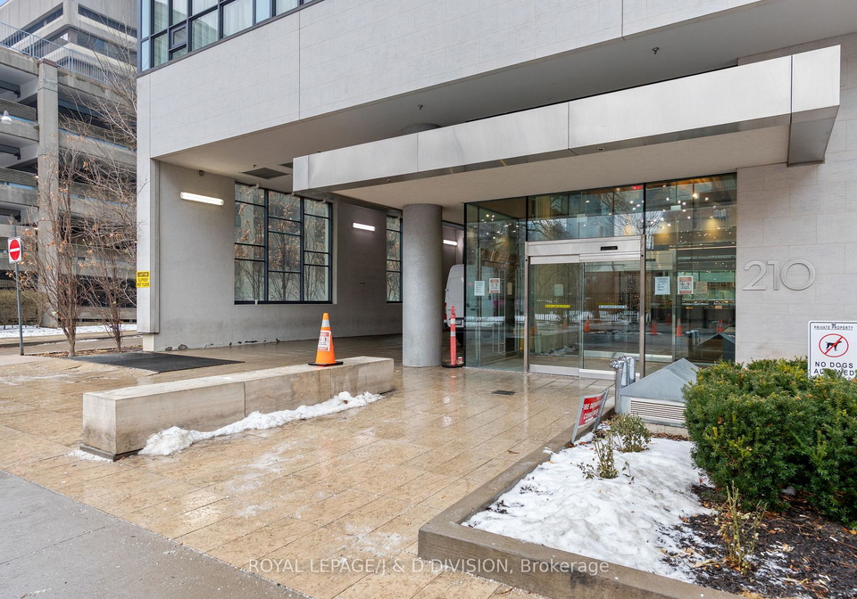 210-simcoe-street-toronto-ontario-c12680042