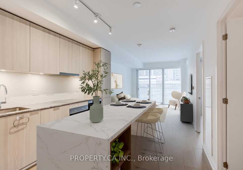 15-queens-quay-e-toronto-ontario-c12680588