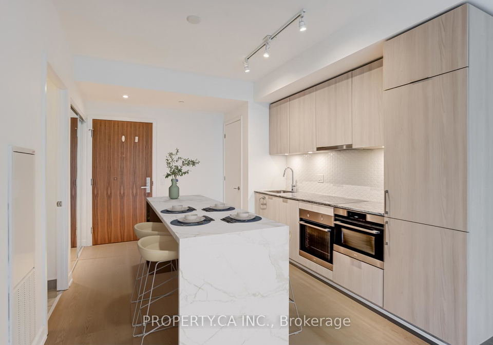 15-queens-quay-e-toronto-ontario-c12680588
