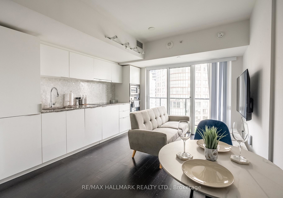 955-bay-street-toronto-ontario-c12680664