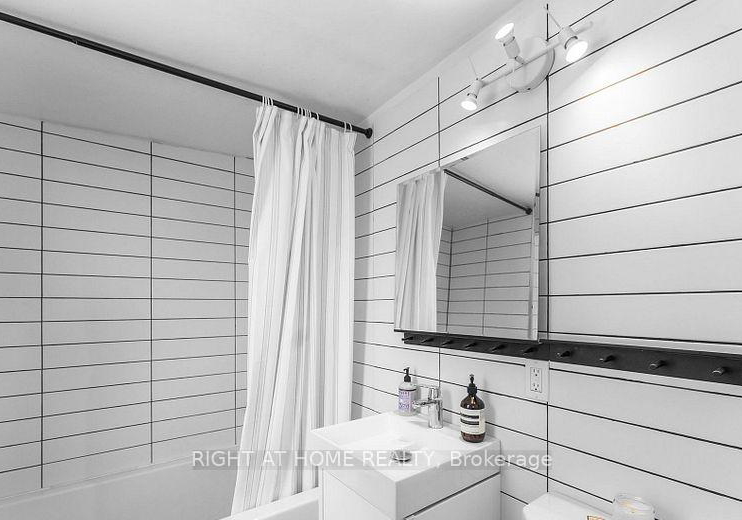 10-borden-street-toronto-ontario-c12680754