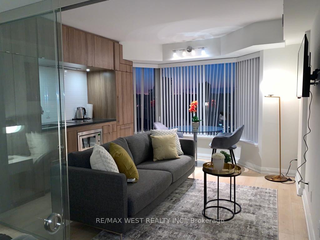 155-yorkville-avenue-toronto-ontario-c12680944