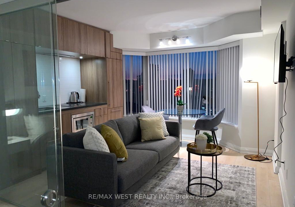 155-yorkville-avenue-toronto-ontario-c12680944