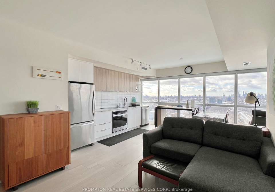 6-sonic-way-east-york-ontario-c12681324