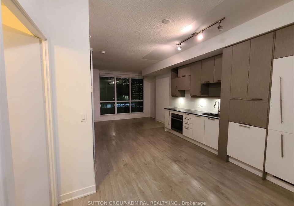 199-richmond-street-w-toronto-ontario-c12681380