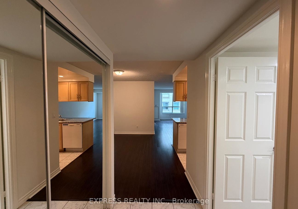 168-simcoe-street-toronto-ontario-c12681596