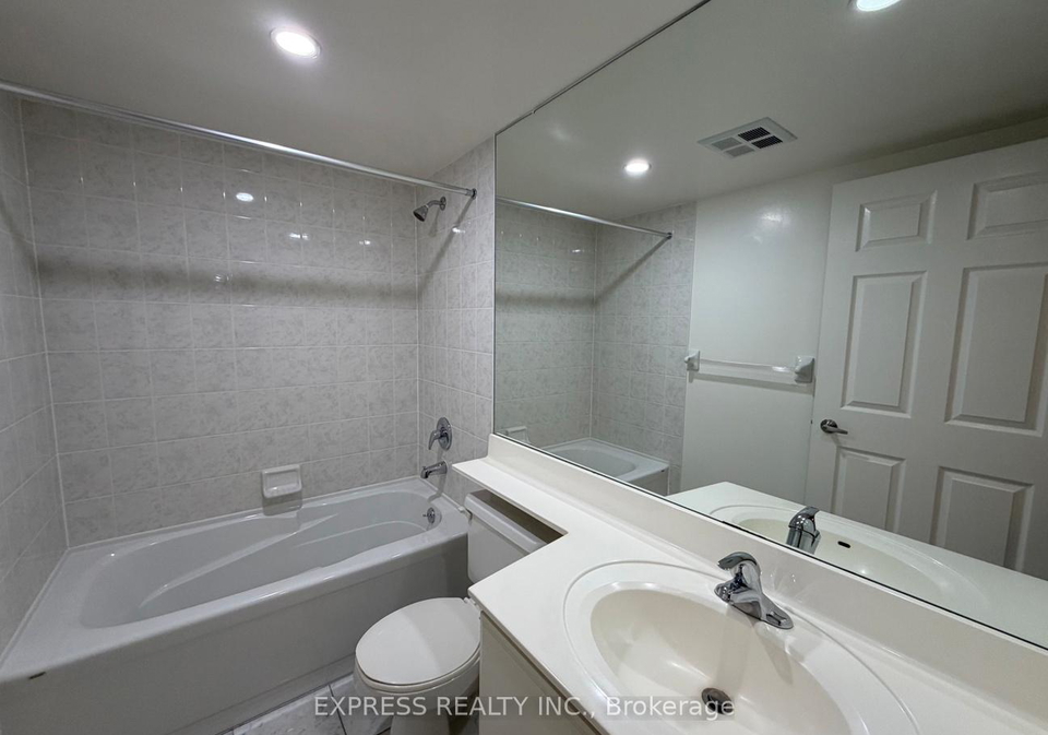 168-simcoe-street-toronto-ontario-c12681596