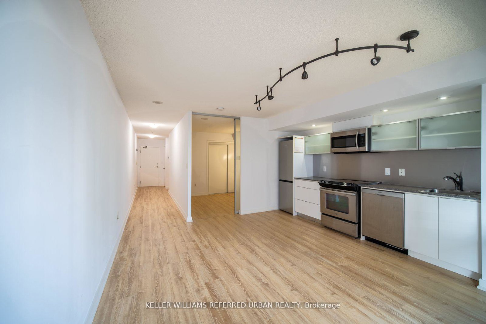 4k-spadina-e-toronto-ontario-c12683554