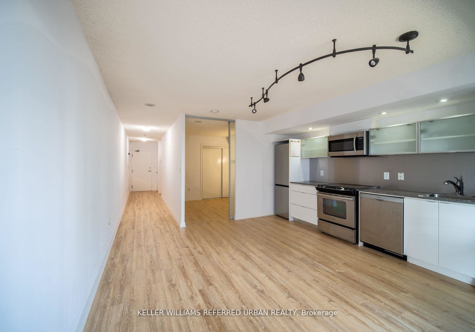 4k-spadina-e-toronto-ontario-c12683554