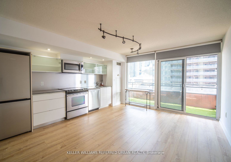 4k-spadina-e-toronto-ontario-c12683554