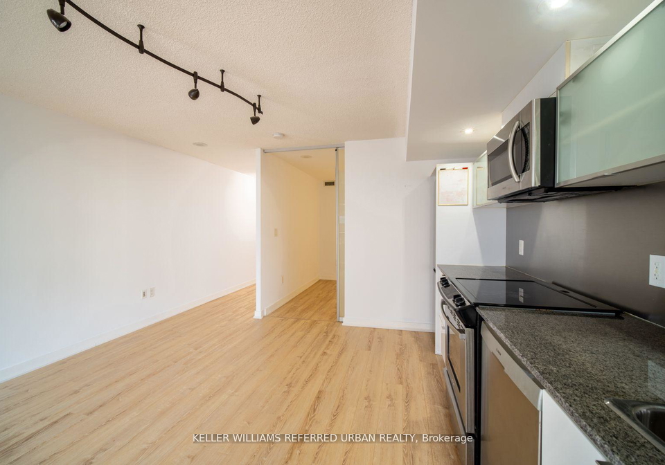 4k-spadina-e-toronto-ontario-c12683554