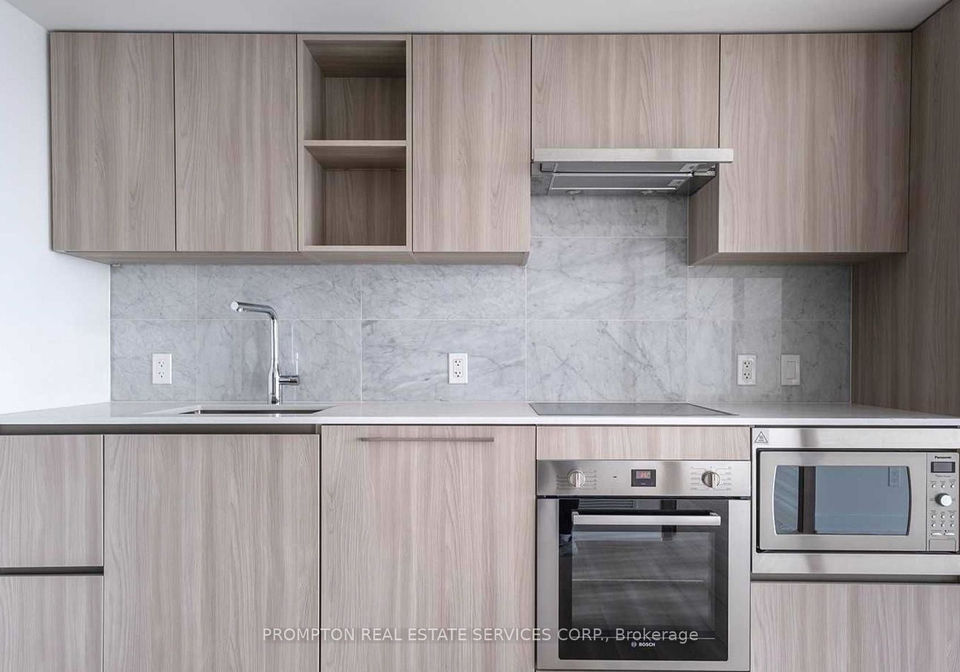 17-bathurst-street-toronto-ontario-c12683766