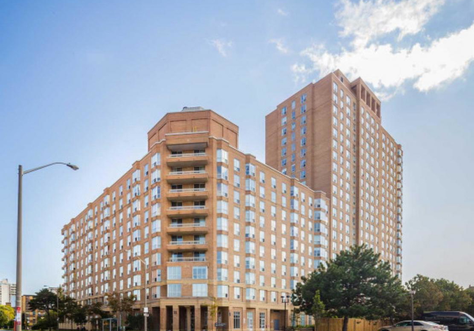 11-thorncliffe-pk-drive-east-york-ontario-c12683790