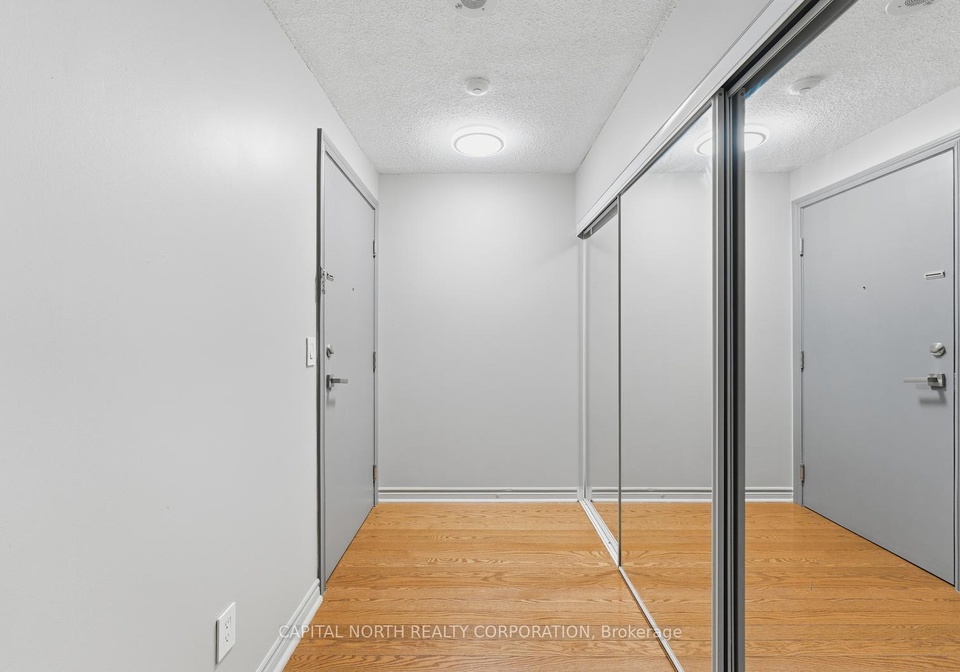 250-wellington-street-w-toronto-ontario-c12683948