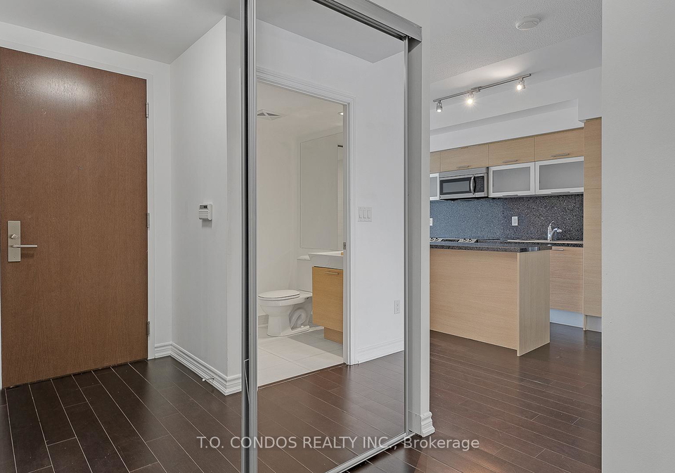 386-yonge-street-toronto-ontario-c12684038