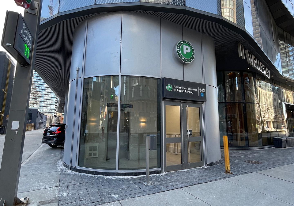 11-wellesley-street-w-toronto-ontario-c12684088
