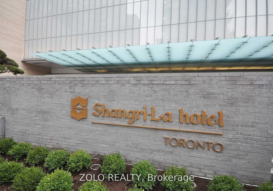 180-university-avenue-toronto-ontario-c12684128