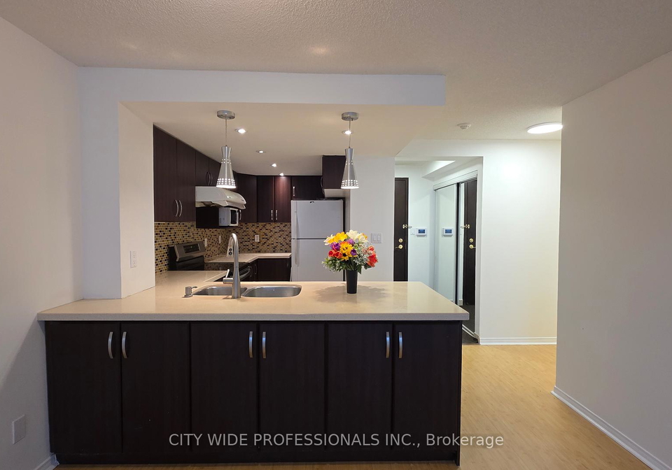 28-hollywood-avenue-north-york-ontario-c12684396