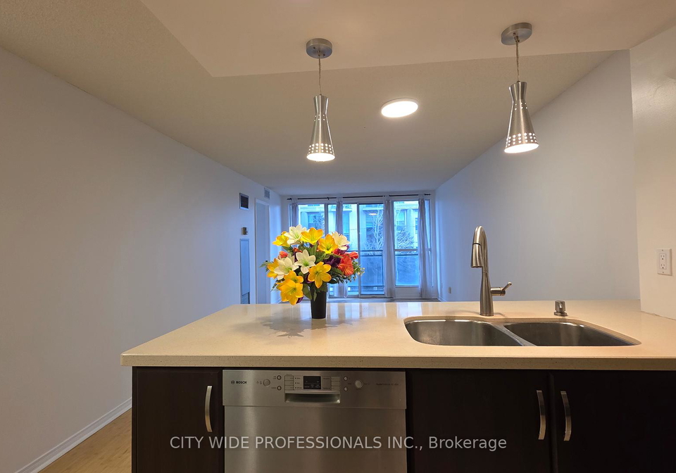 28-hollywood-avenue-north-york-ontario-c12684396
