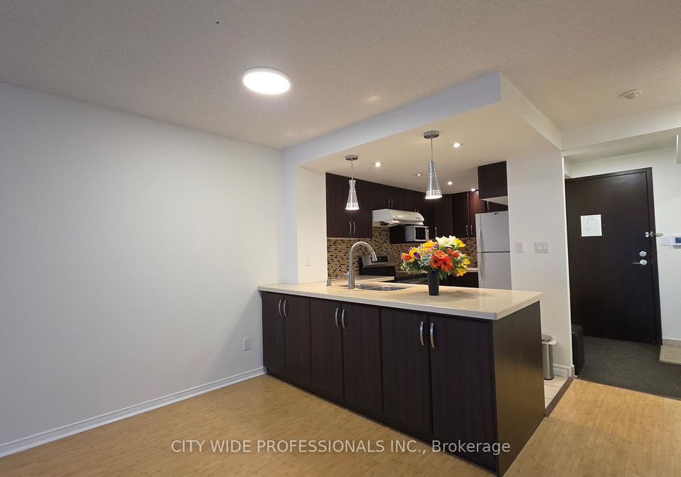 28-hollywood-avenue-north-york-ontario-c12684396