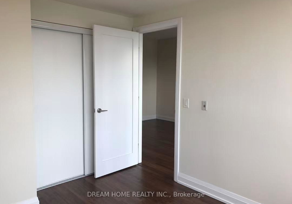 5-shepperd-avenue-e-north-york-ontario-c12684722