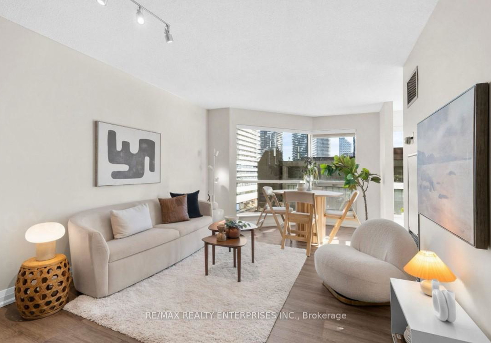 10-yonge-street-toronto-ontario-c12685026