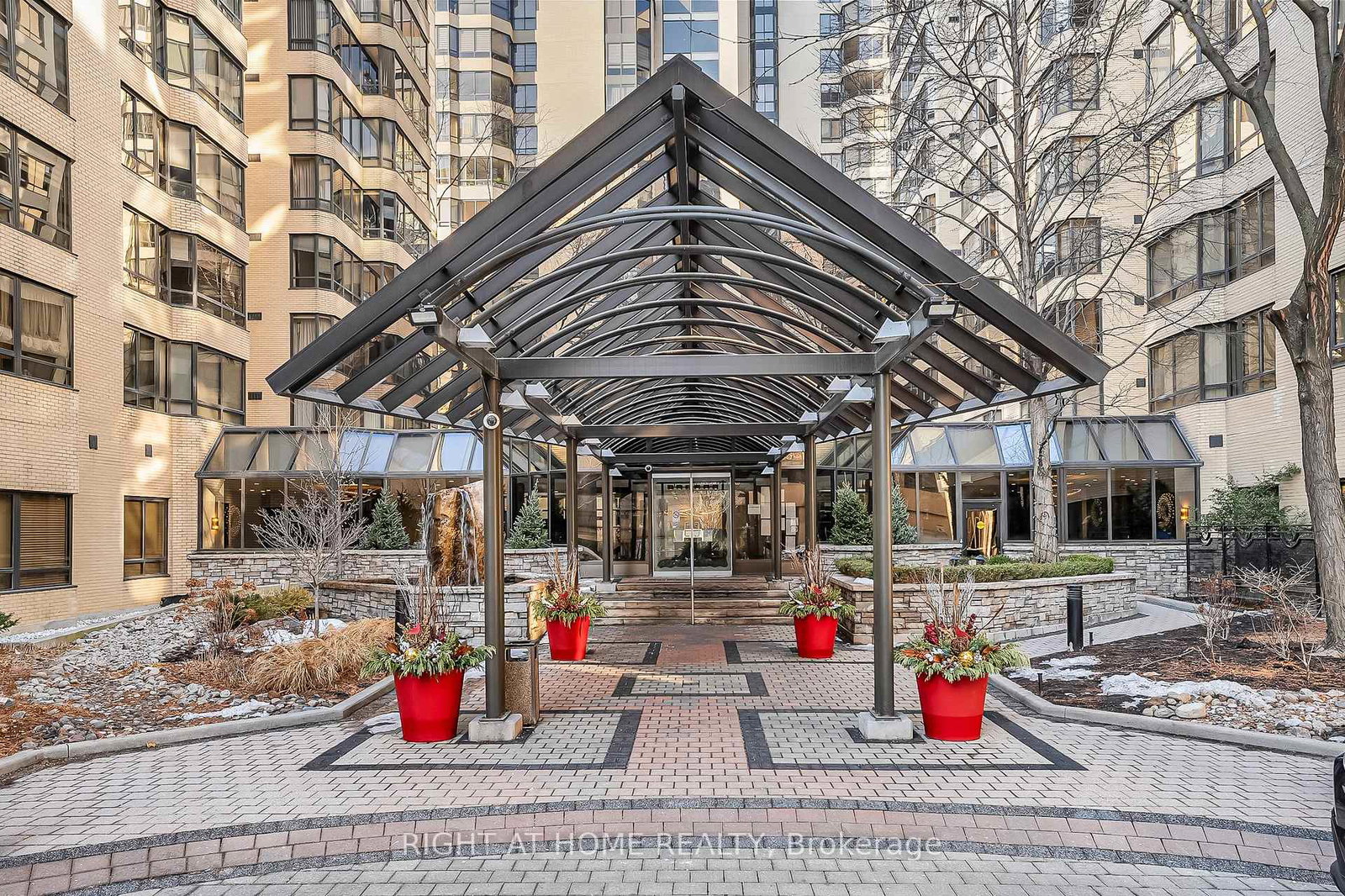 280-simcoe-street-toronto-ontario-c12685132