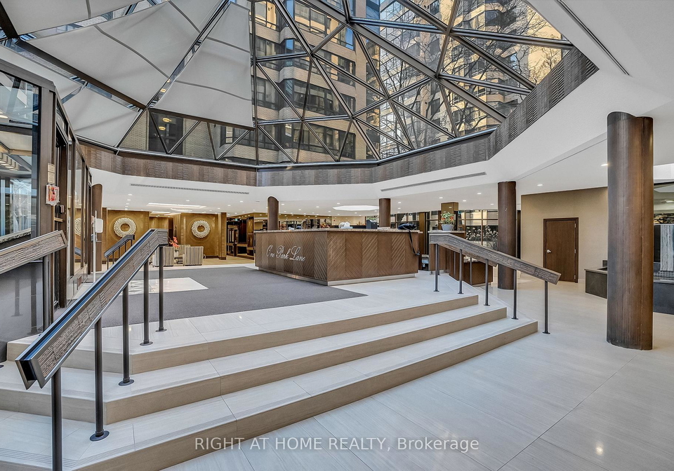 280-simcoe-street-toronto-ontario-c12685132