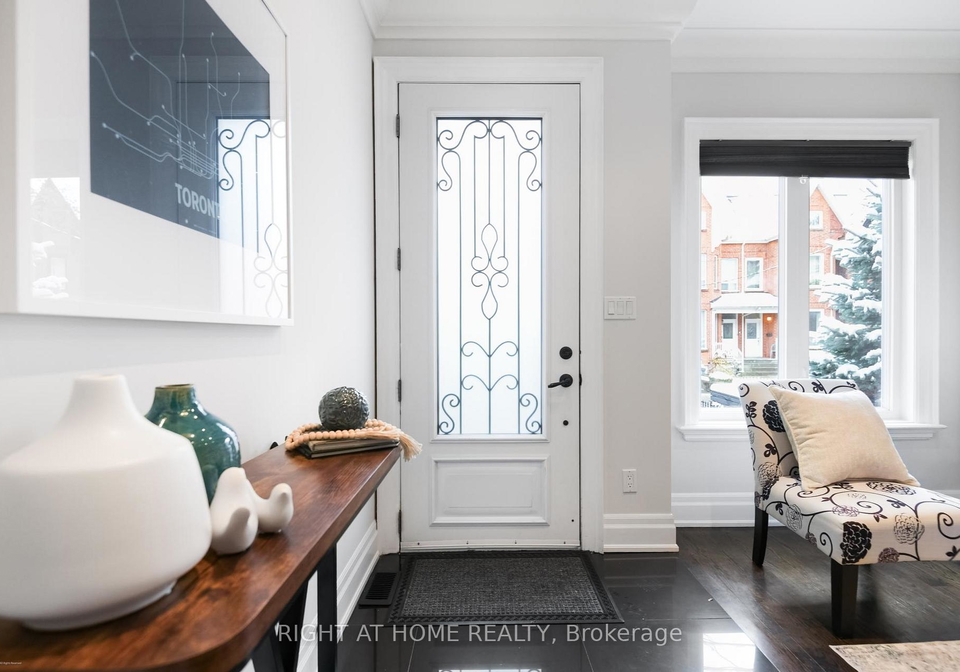 68a-oxford-street-toronto-ontario-c12685608