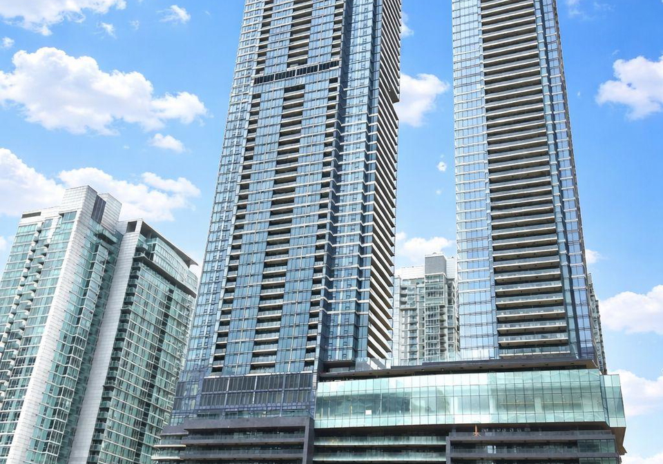 1-concord-cityplace-way-toronto-ontario-c12685660