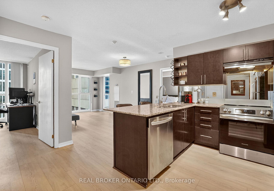 96-st-patrick-street-toronto-ontario-c12685914