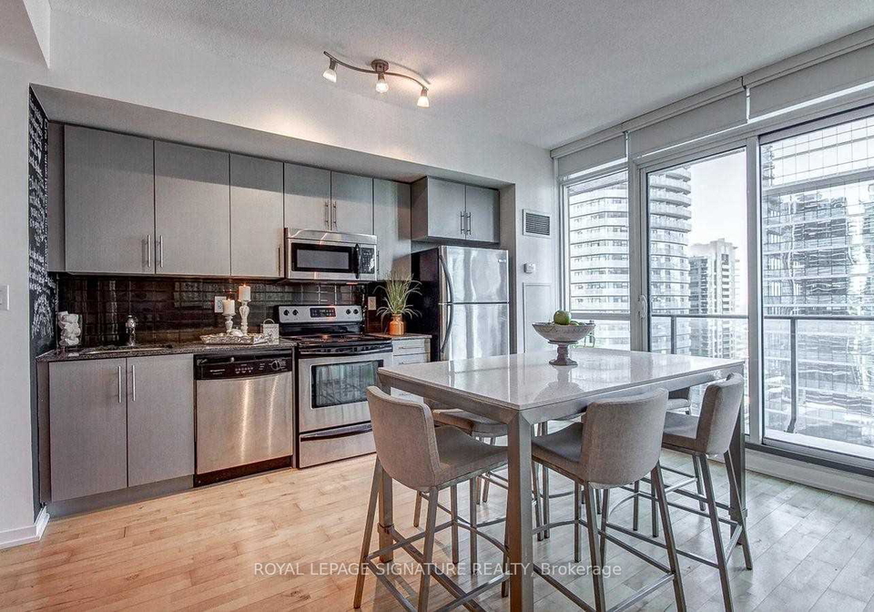 65-bremner-boulevard-toronto-ontario-c12686486
