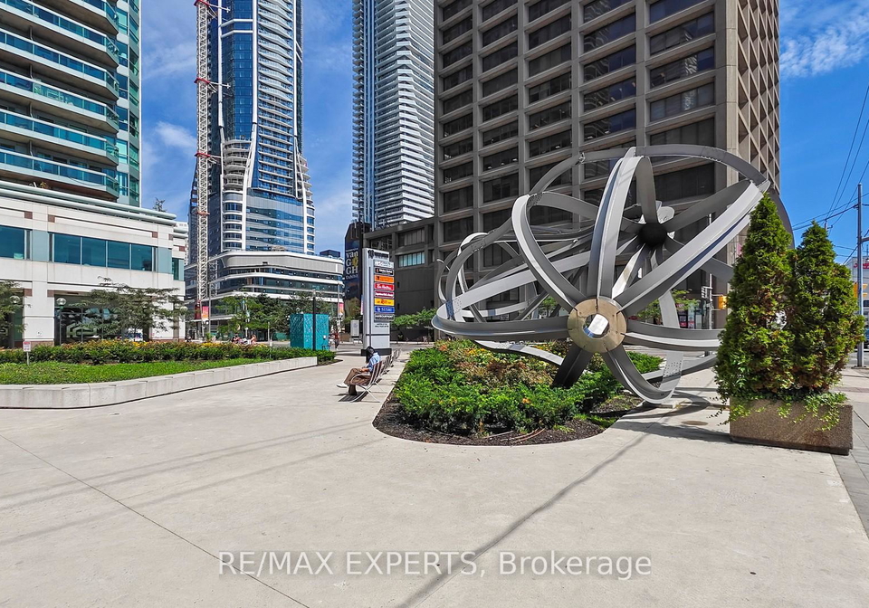 10-queens-quay-w-toronto-ontario-c12687182