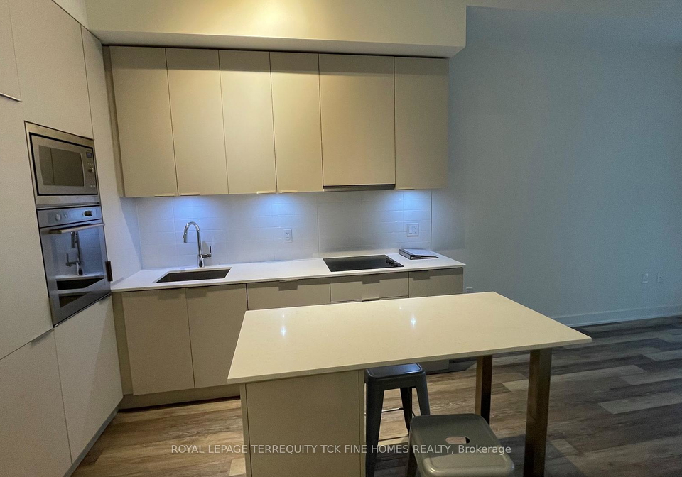 27-bathurst-street-toronto-ontario-c12687262