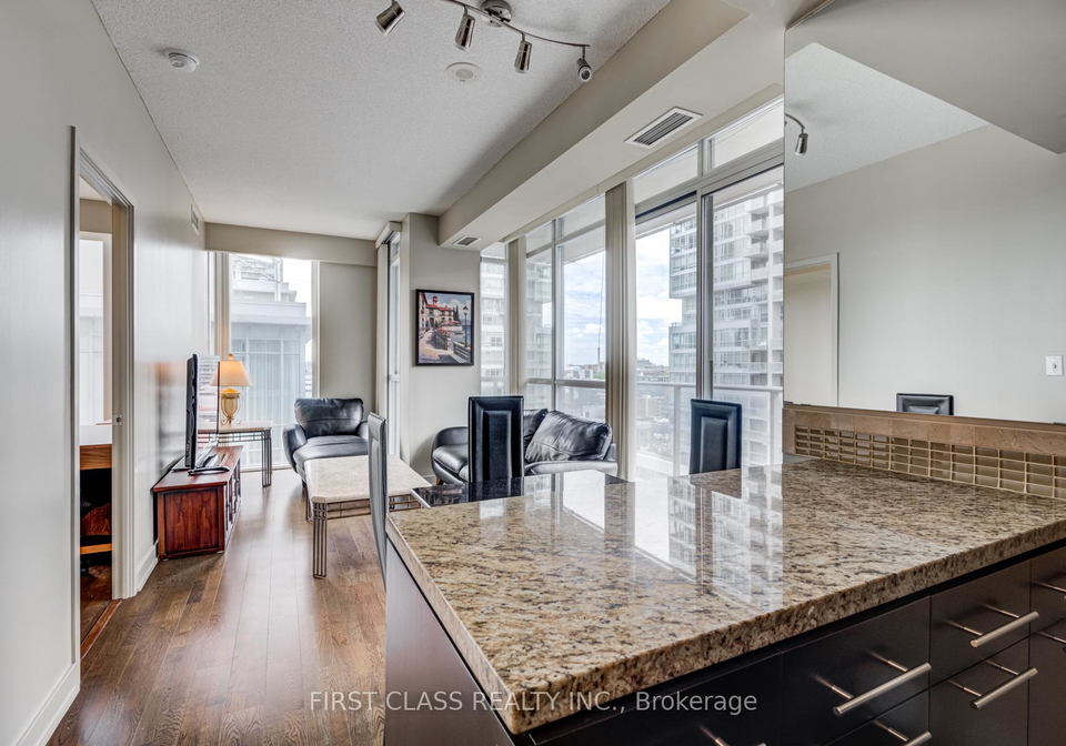 126-simcoe-street-toronto-ontario-c12688942