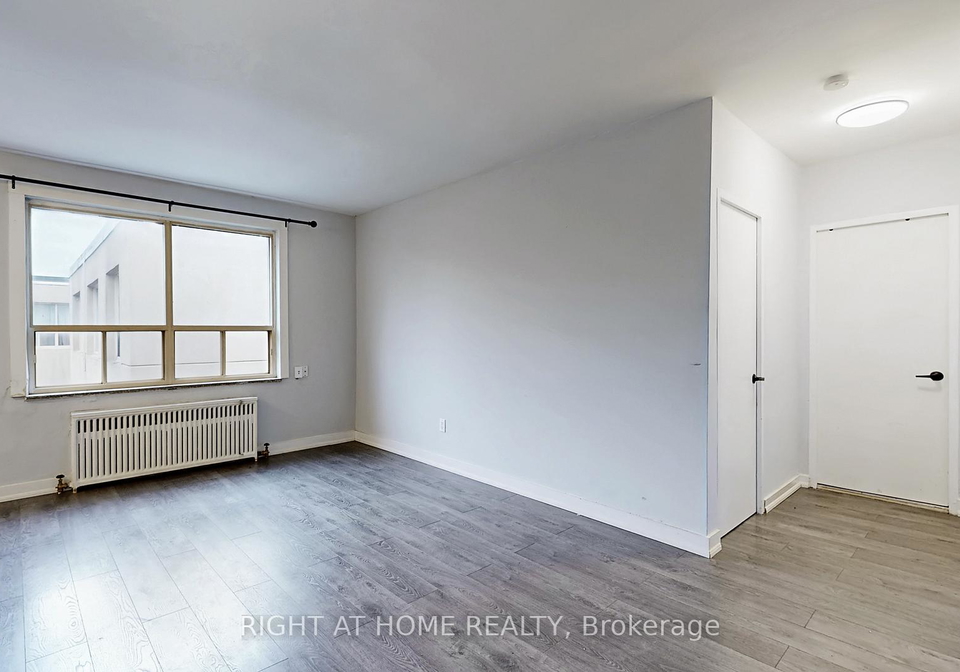 896-eglinton-avenue-e-east-york-ontario-c12690328