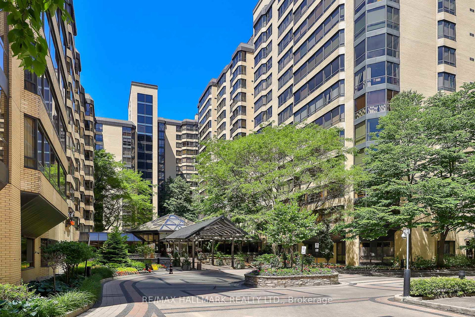 211-st-patrick-street-toronto-ontario-c12690586