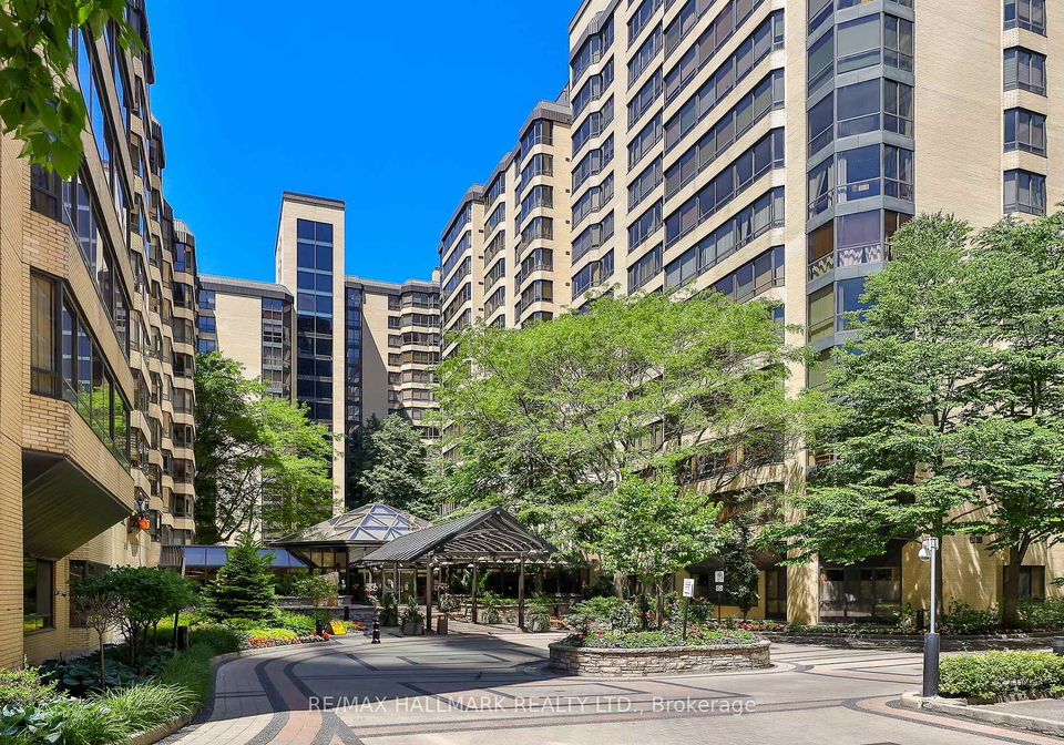 211-st-patrick-street-toronto-ontario-c12690586