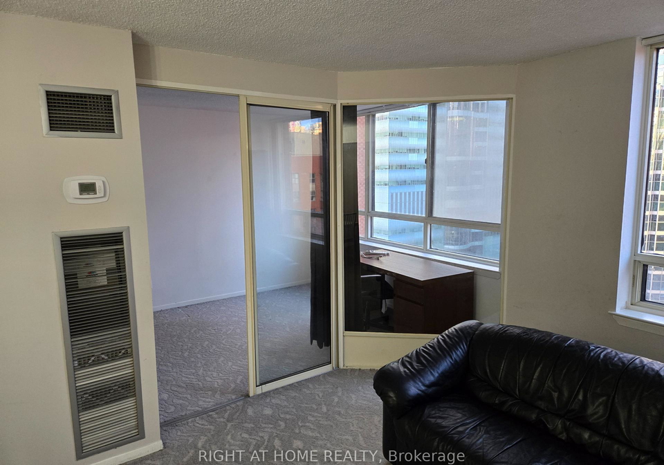633-bay-street-toronto-ontario-c12691132