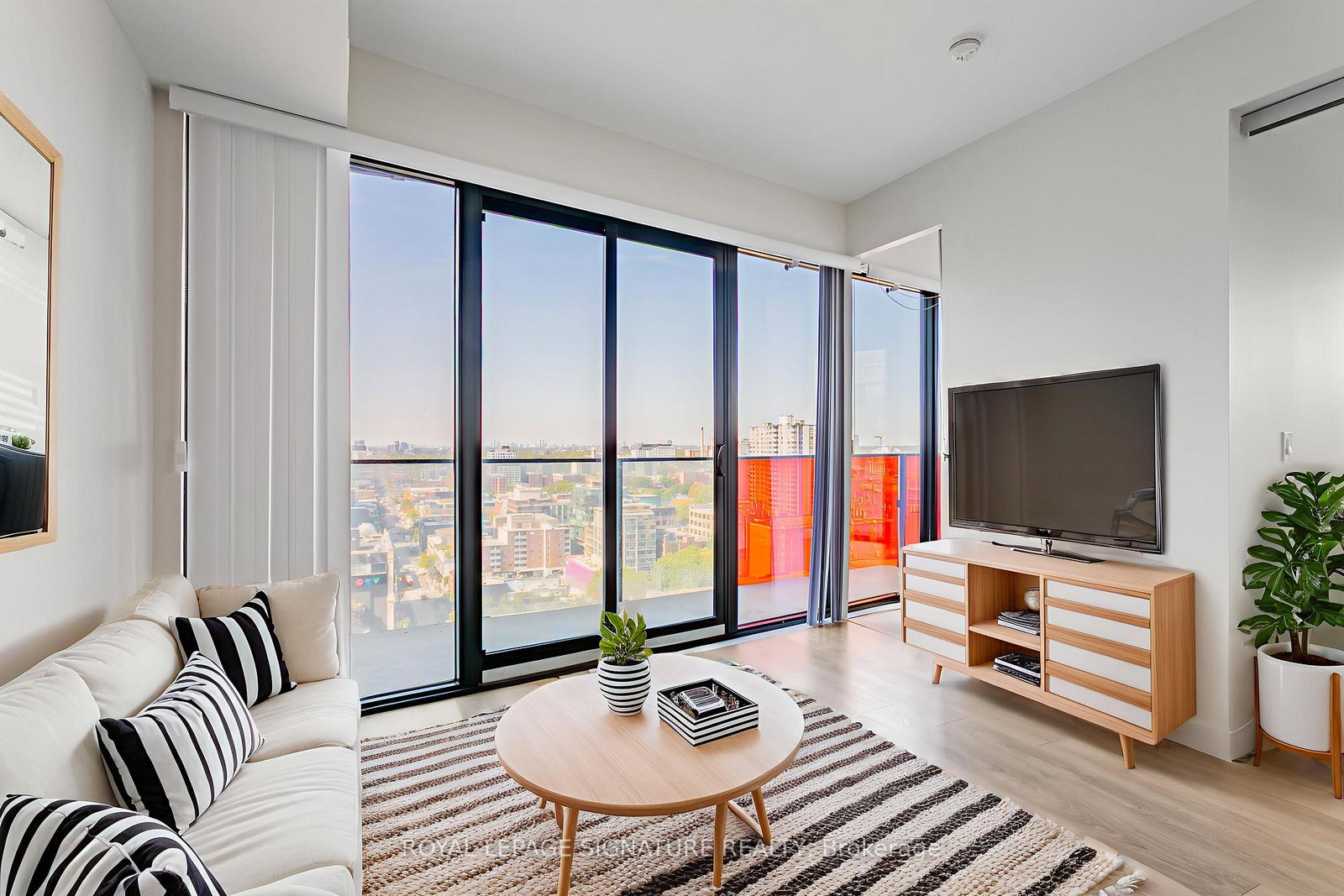 215-queen-street-w-toronto-ontario-c12692816