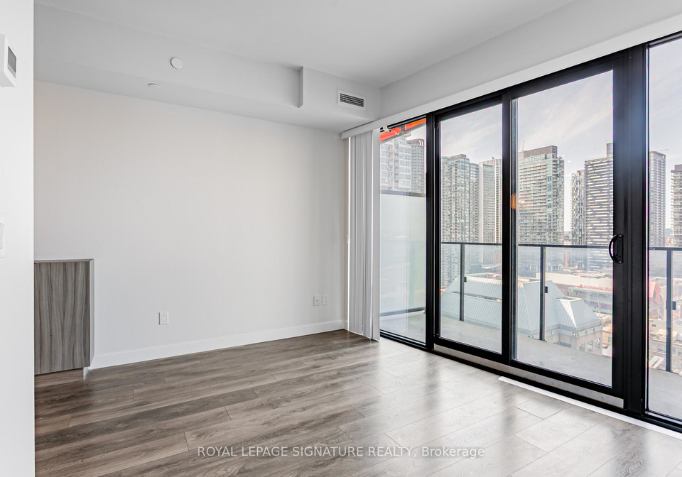 215-queen-street-w-toronto-ontario-c12692816