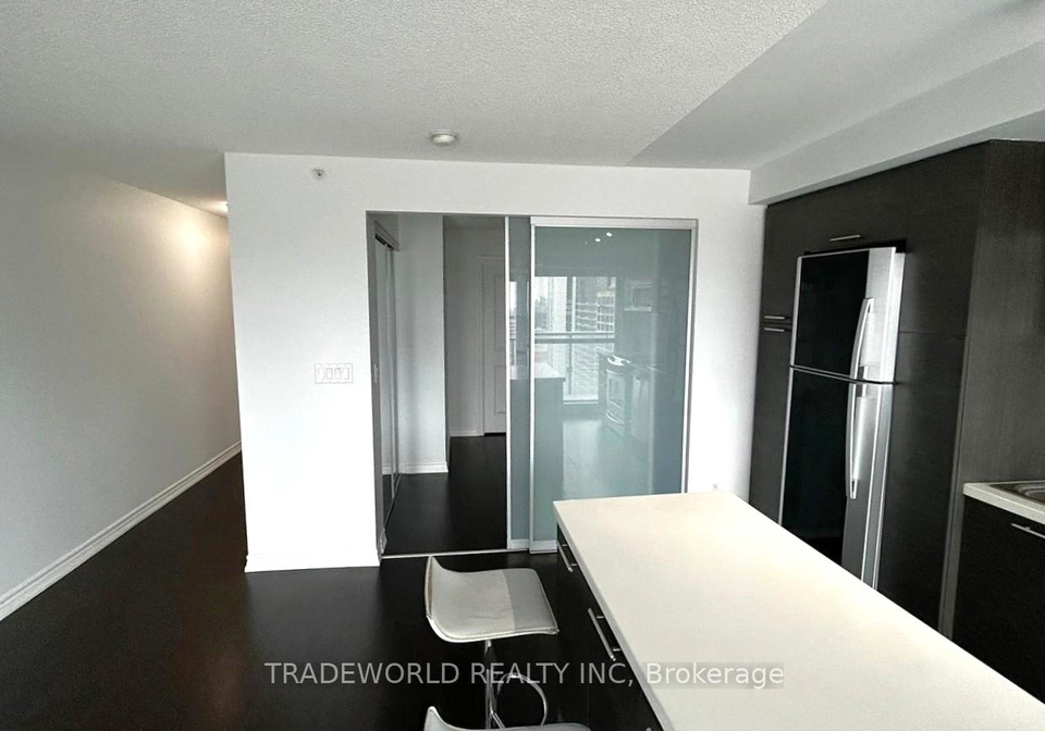 386-yonge-street-toronto-ontario-c12692892