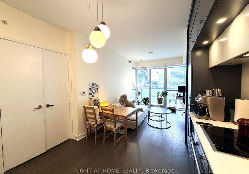 15-grenville-street-toronto-ontario-c12693088