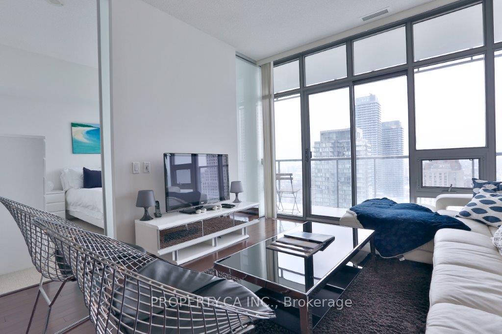 33-charles-street-e-toronto-ontario-c12693256