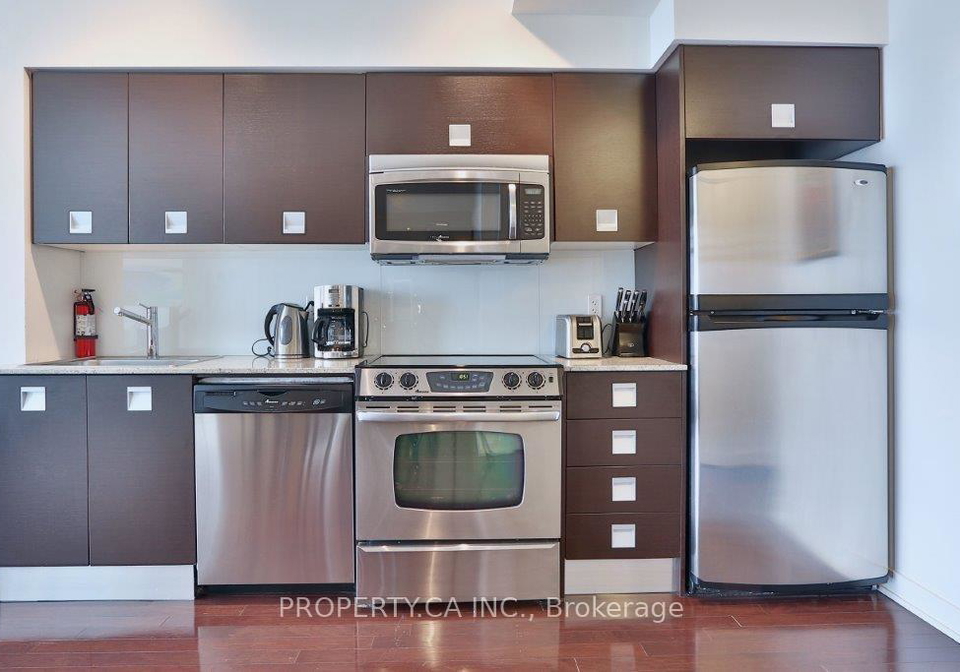 33-charles-street-e-toronto-ontario-c12693256
