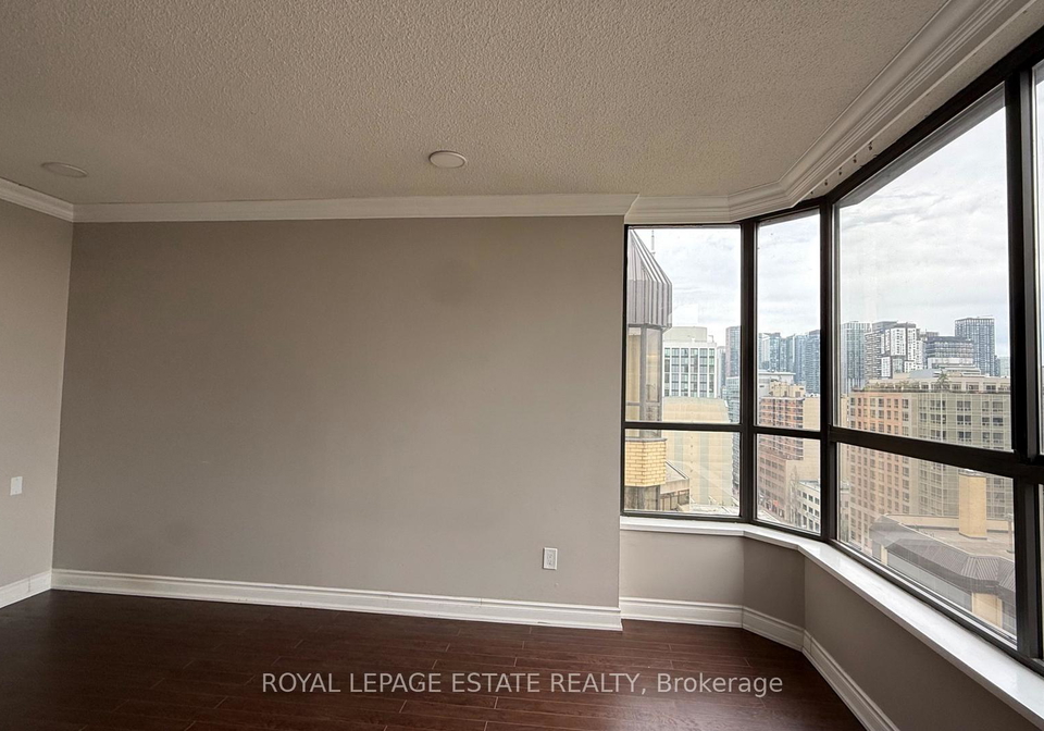280-simcoe-street-toronto-ontario-c12693846