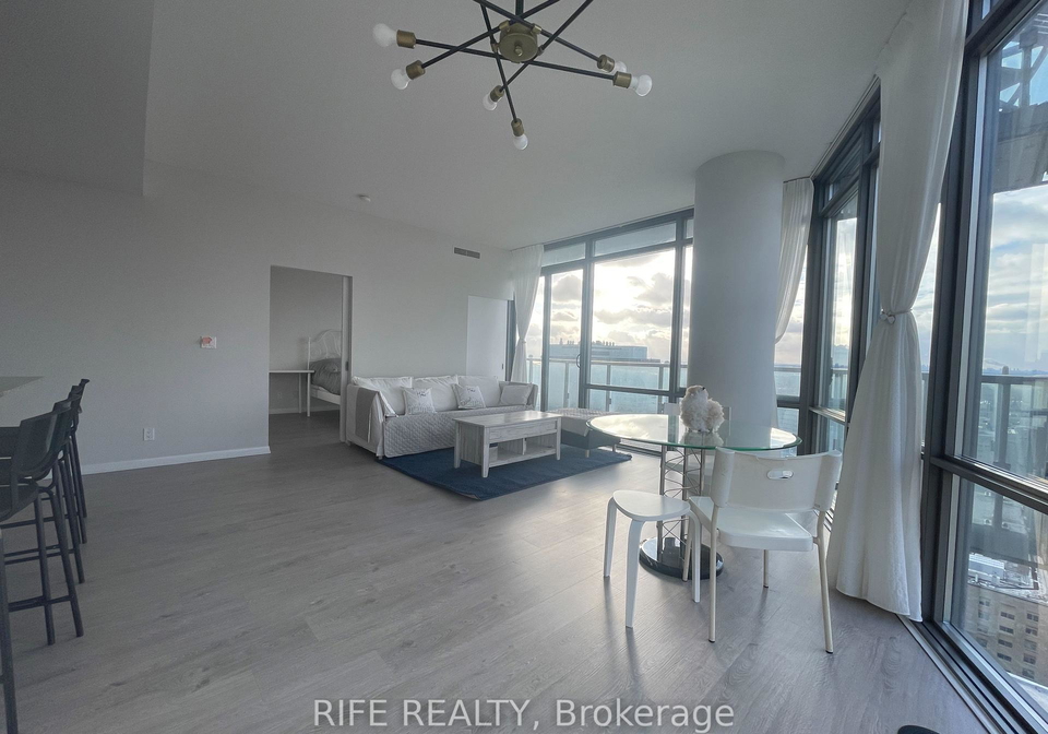 832-bay-street-toronto-ontario-c12694058