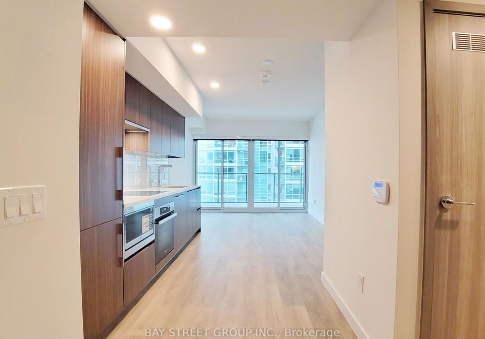 1-concord-cityplace-way-toronto-ontario-c12694182