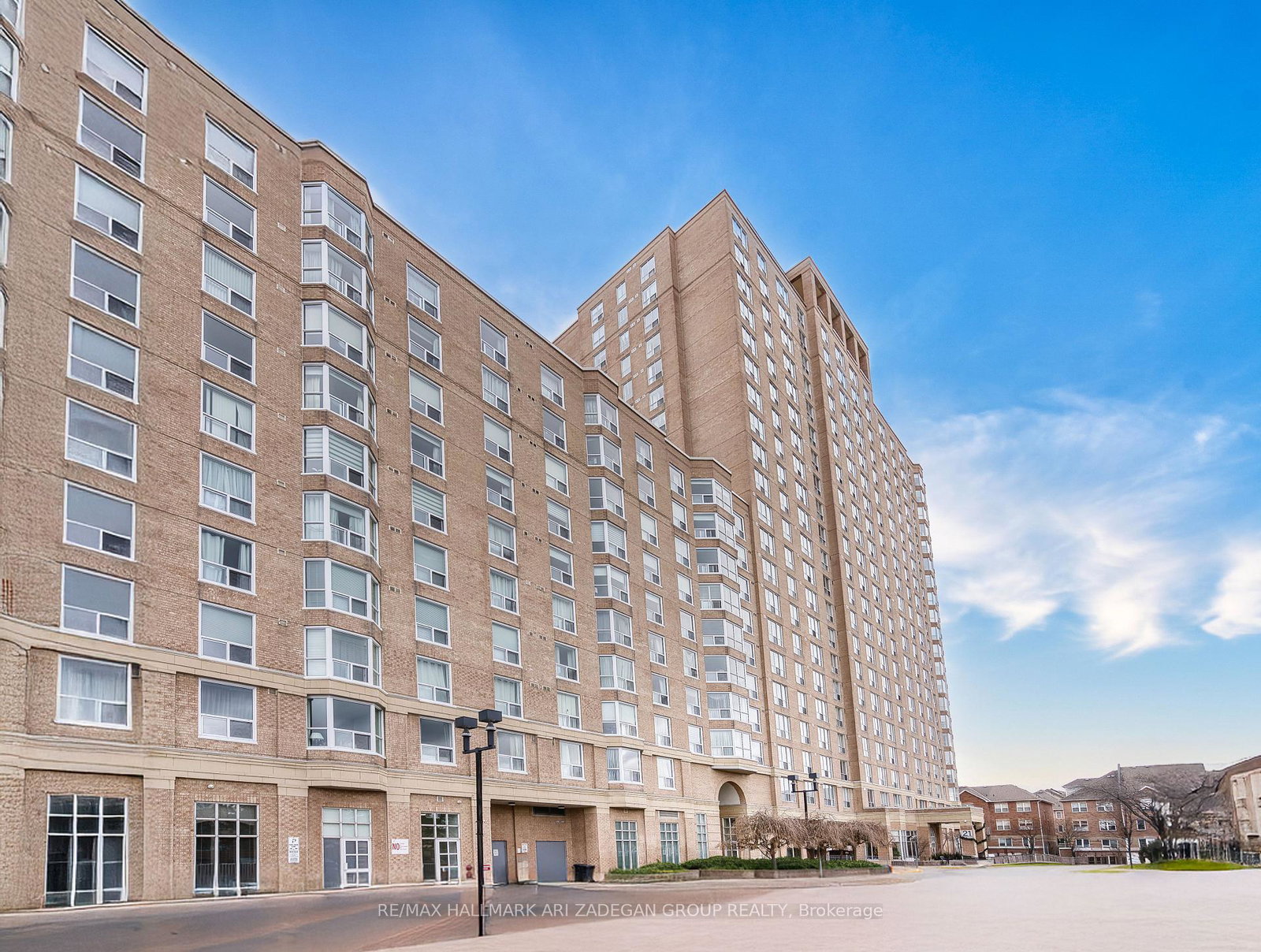 21-overlea-boulevard-east-york-ontario-c12694452